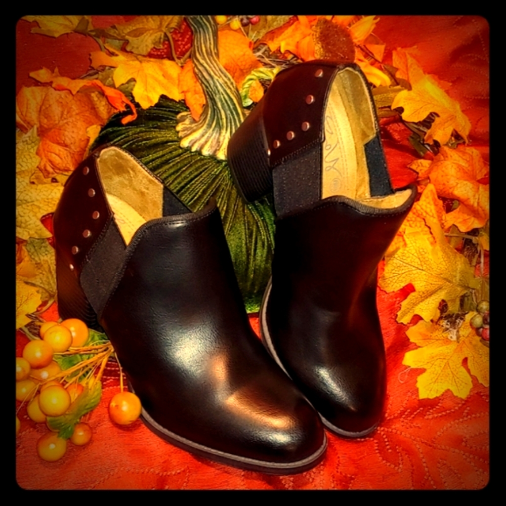 Natural Soul Tristin Bootie Size 10M NIB